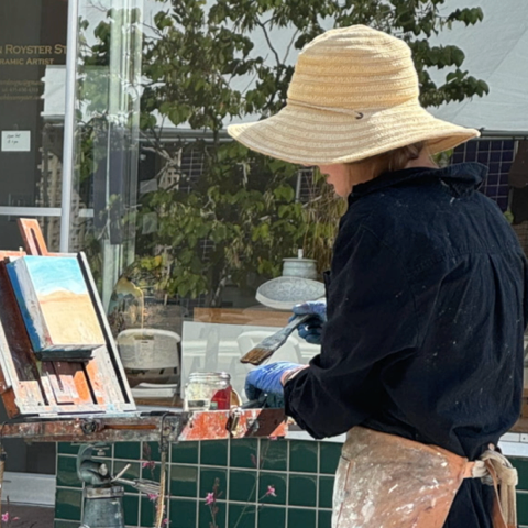 Artist painting outdoors at Helper En Plein Aire